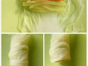 然后白菜叶平放在菜板上，把莴笋丝，胡萝卜丝，鸡蛋丝放在白菜叶里面卷起来，然后对半切开