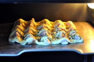 14、送入预热好的烤箱中，上下170度，中层烤20分钟