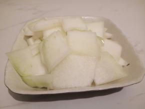 冬瓜，去皮，切小片