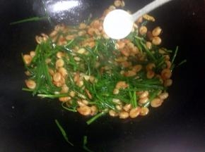 最后加入适量的盐调味即可