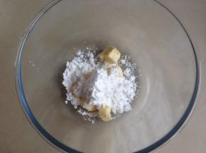 室温软化后加入糖粉