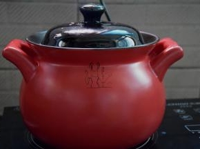 加盖煮开后用文火煮约40分钟，熬粥的过程中可以不时搅拌搅拌