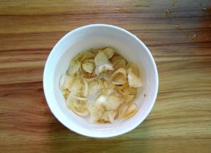 百合洗净稍浸泡