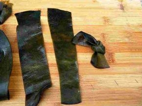 切条，打个结。