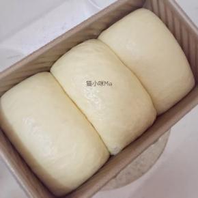 发酵至8分满的状态，烤箱180度预热