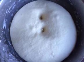 用手指戳洞不回缩即可