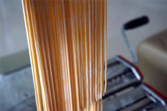 然后用细面档剪面。