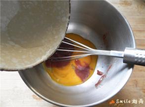 再加入水10克、亚麻籽油15克。