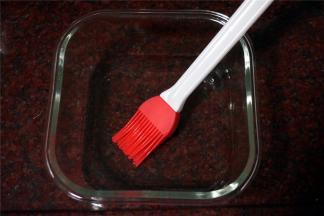 模具刷上一层食用油，防粘。