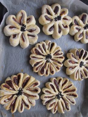 放入烤箱上下火200度20分钟。