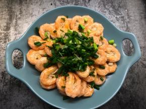 中间放上香葱末