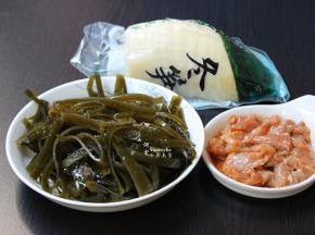 准备食材：冬笋、海带、猪瘦肉等食材；