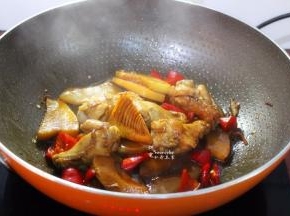 放盐，收汁即可。