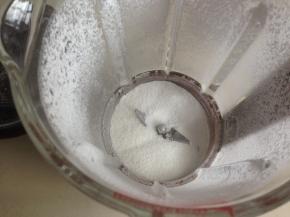 打成粉末状，料理机是打不了的，西米很难打，用破壁机也要打好几回