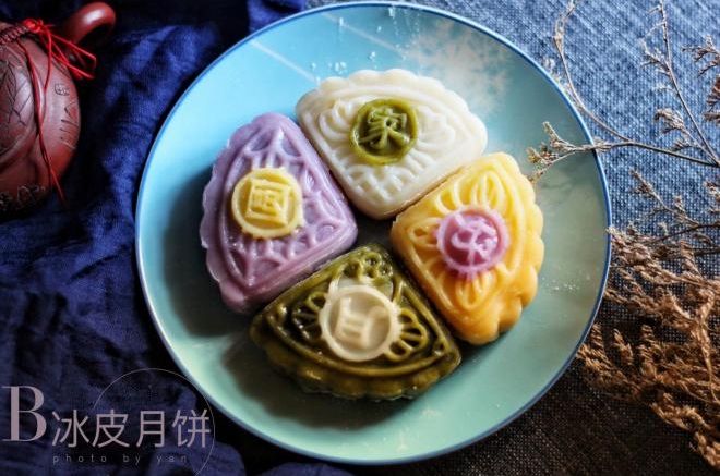 家好月圆-梦幻彩色冰皮月饼