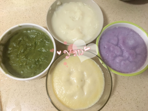 2、将面糊分成4份，留一份白色的，剩下的3份分别加上抹茶粉、紫薯粉、
南瓜粉拌匀，蒸成4色面糊。