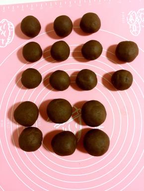 依次包好所有的蛋黄！