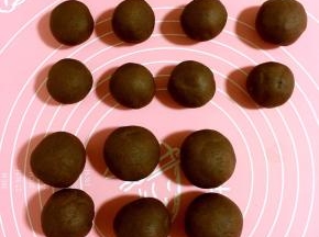 依次包好所有的蛋黄！