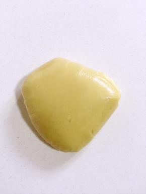 包上保鲜膜室温静置2小时左右！