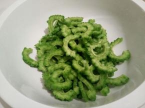 苦瓜切片，不要太厚