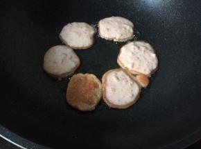 慢慢煎两面金黄