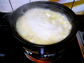 煮了大约二十分钟左右的时候把粉丝放进去