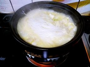 煮了大约二十分钟左右的时候把粉丝放进去