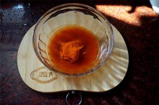 40克奥尔良烤肉腌料，用35克清水调开