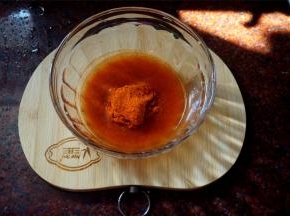 40克奥尔良烤肉腌料，用35克清水调开