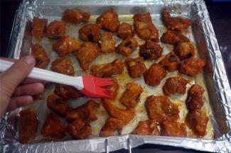 每隔10分钟取出，抹上麦芽糖水，反转，然后重新放入