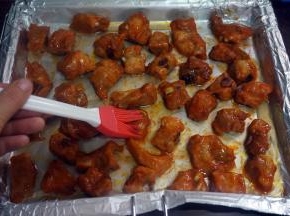 每隔10分钟取出，抹上麦芽糖水，反转，然后重新放入