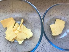 两种黄油软化，轻轻一按就能按下去的状态