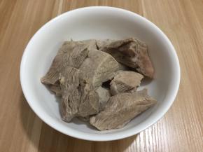捞出瘦肉冷却
