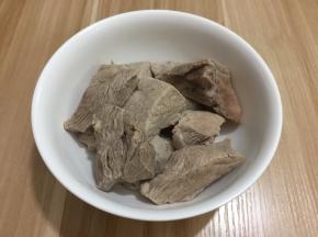 捞出瘦肉冷却