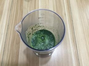 用料理机打成泥，取汁备用