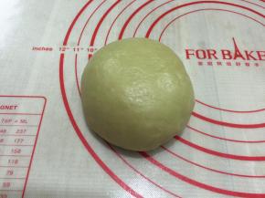 用保鲜膜封住放入冰箱松弛30分钟