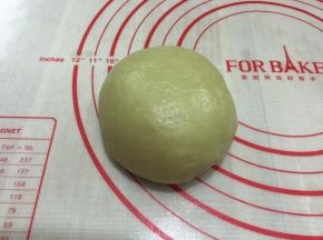 用保鲜膜封住放入冰箱松弛30分钟