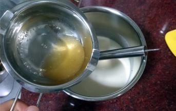 200克淡奶油打至6分发，还可以流动的状态。