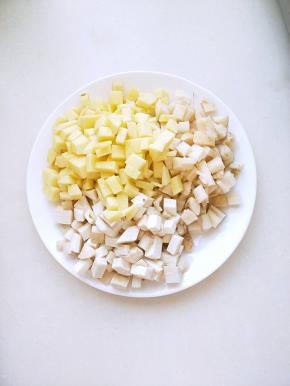 藕，杏鲍菇，土豆切丁