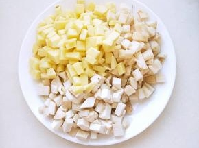 藕，杏鲍菇，土豆切丁
