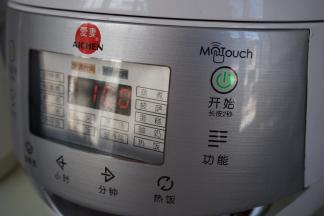 选择煮粥键，默认时间1个小时