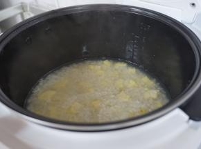 时间到，加盐调味即可