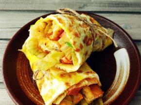 表面刷的酱料和内里搭配的食材，可根据个人喜好选择，用千岛酱之类的也很好吃。