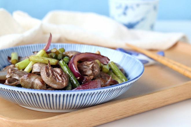 洋葱蒜苔炒鸡心