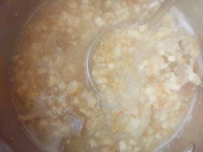 煮三五分钟，让馍块儿饱吸汤汁