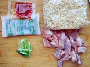 羊肉切块，准备好其他材料