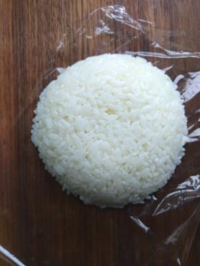 倒扣出来，就是小熊圆滚滚的脸部，也是米汉堡的上盖。