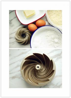 准备好各种材料，杏仁粉和低粉混合，过筛备用。预热烤箱170度，10分钟。用少许黄油（分量外）涂匀学厨旋风不粘中空模内