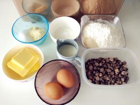 备好各种食材，将20克黄油在室温下软化