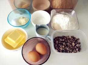 备好各种食材，将20克黄油在室温下软化